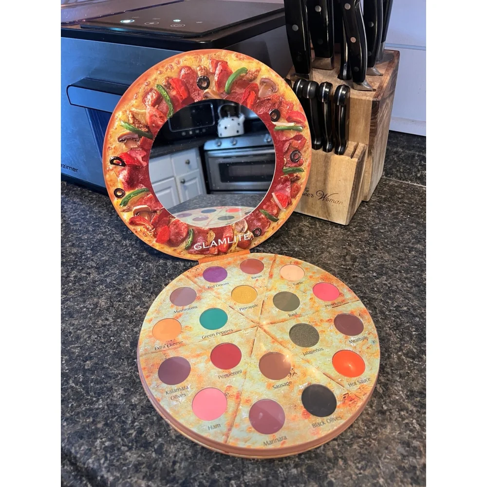 New Glamlite Cosmetics Pizza Makeup Palette! 18 Shades Eyeshadow Palette